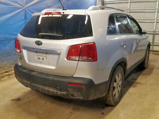 5XYKTDA20BG123902 - 2011 KIA SORENTO BA SILVER photo 4