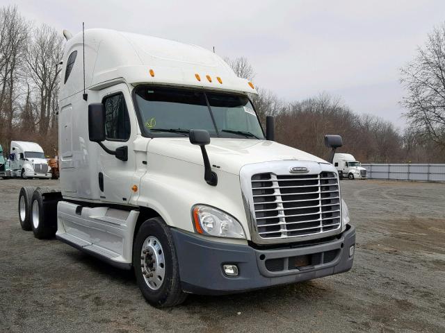 1FUJGLDR7CSBD3820 - 2012 FREIGHTLINER CASCADIA 1 WHITE photo 1