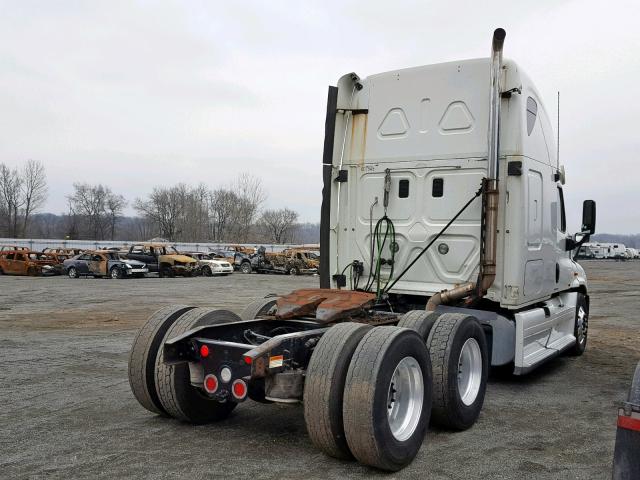 1FUJGLDR7CSBD3820 - 2012 FREIGHTLINER CASCADIA 1 WHITE photo 4