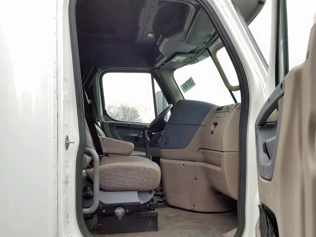 1FUJGLDR7CSBD3820 - 2012 FREIGHTLINER CASCADIA 1 WHITE photo 5