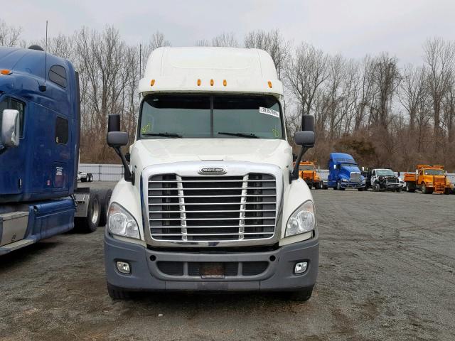 1FUJGLDR7CSBD3820 - 2012 FREIGHTLINER CASCADIA 1 WHITE photo 9