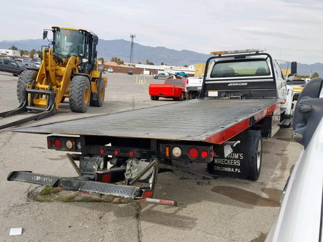 3FRNX65C98V058881 - 2008 FORD F650 SUPER WHITE photo 4