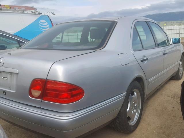 WDBJF70FXWA606438 - 1998 MERCEDES-BENZ E 430 SILVER photo 4