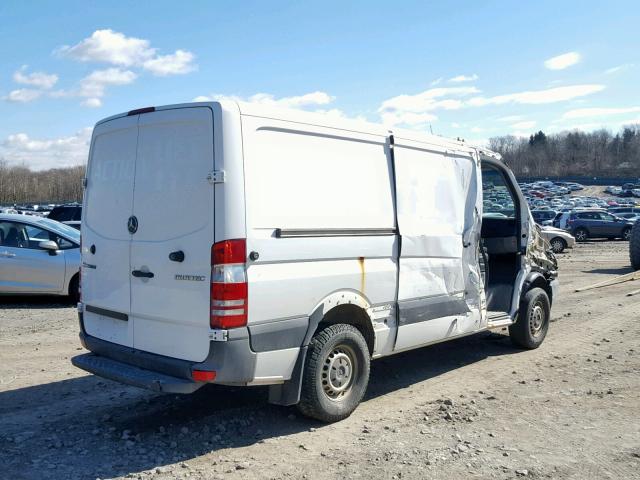 WD3PE7CC0C5638040 - 2012 MERCEDES-BENZ SPRINTER 2 WHITE photo 4