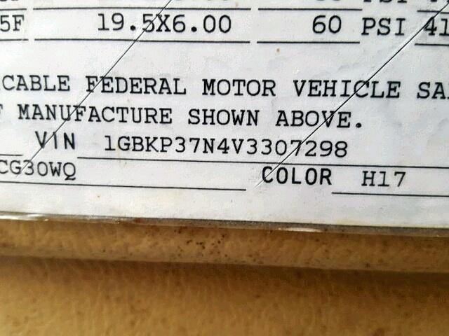 1GBKP37N4V3307298 - 1997 CHEVROLET P30 WHITE photo 10