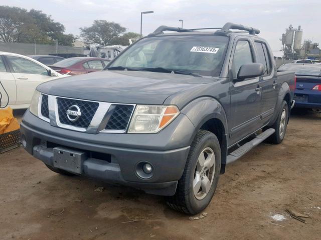 1N6AD07U15C462250 - 2005 NISSAN FRONTIER C GRAY photo 2