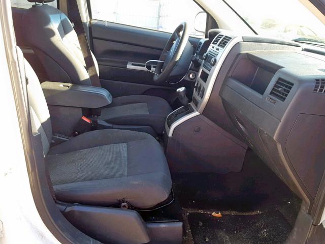 1J8FT47W58D708633 - 2008 JEEP COMPASS SP კრემისფერი ფოტო 5