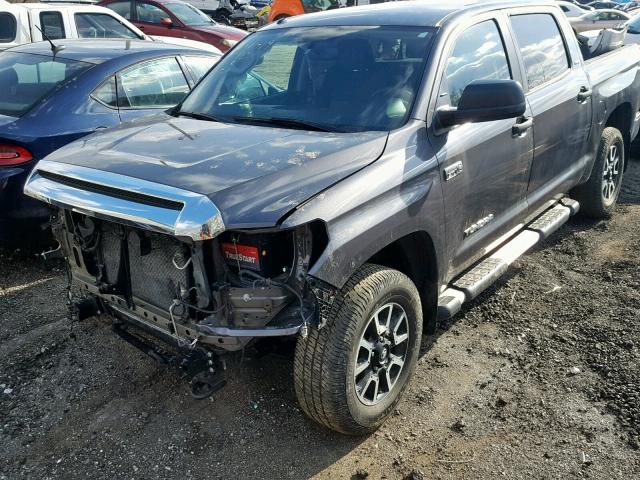 5TFDY5F11GX538652 - 2016 TOYOTA TUNDRA CRE GRAY photo 2