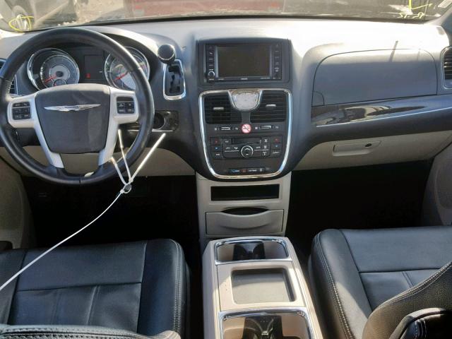 2C4RC1BG9FR752051 - 2015 CHRYSLER TOWN & COU 白色 照片 9