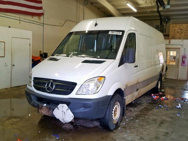 WD3PE8CB4B5582356 - 2011 MERCEDES-BENZ SPRINTER 2 WHITE photo 2