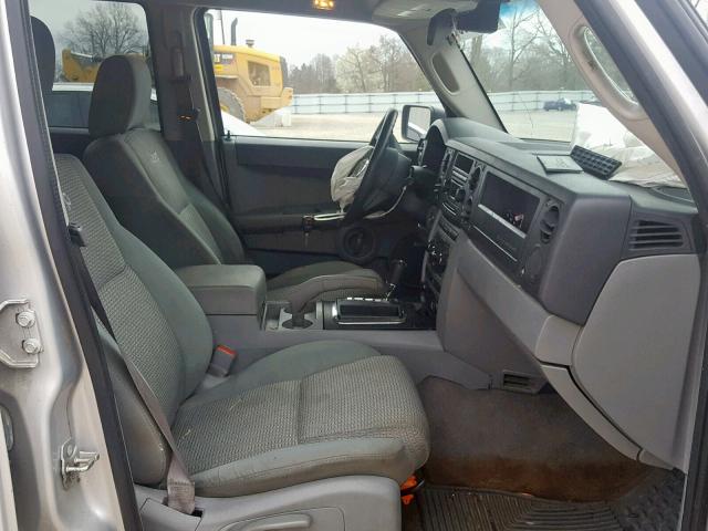 1J8HH48P47C673248 - 2007 JEEP COMMANDER SILVER photo 5