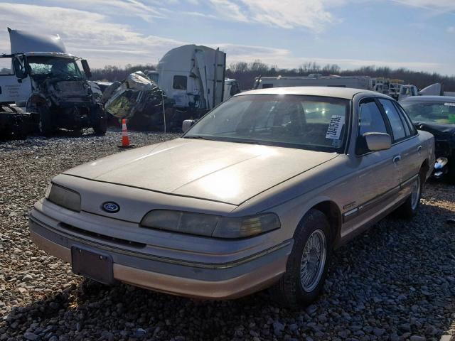 2FACP74W8NX109921 - 1992 FORD CROWN VICT BEIGE photo 2