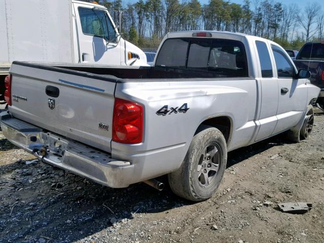 1D7HW42N25S220405 - 2005 DODGE DAKOTA SLT SILVER photo 4