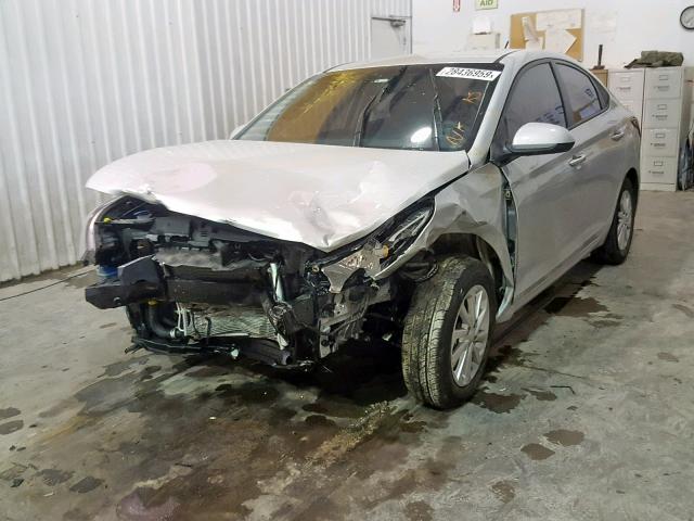 3KPC24A37JE010492 - 2018 HYUNDAI ACCENT SE SILVER photo 2