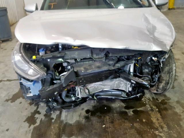 3KPC24A37JE010492 - 2018 HYUNDAI ACCENT SE SILVER photo 9