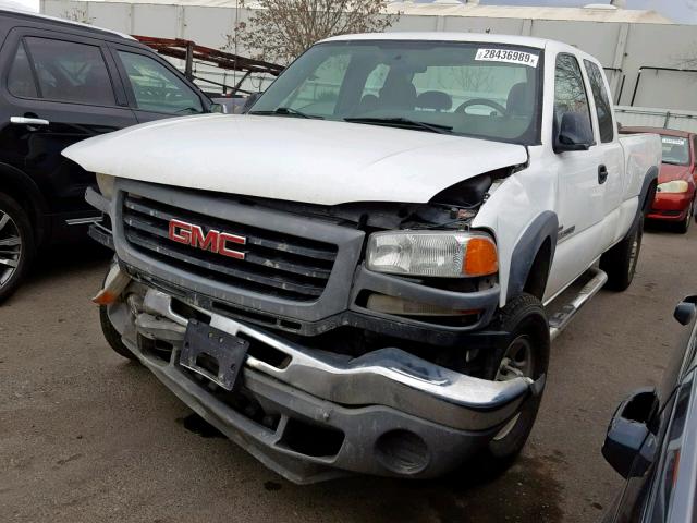 1GTHC29255E342676 - 2005 GMC SIERRA C25 WHITE photo 2