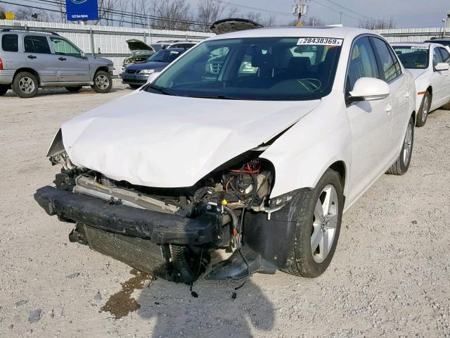 3VWRL7AJ5AM159378 - 2010 VOLKSWAGEN JETTA TDI WHITE photo 2