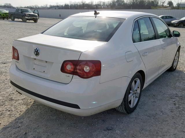 3VWRL7AJ5AM159378 - 2010 VOLKSWAGEN JETTA TDI WHITE photo 4