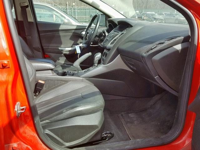 1FADP3F24DL271838 - 2013 FORD FOCUS SE RED photo 5