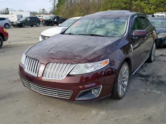 1LNHM93R29G628471 - 2009 LINCOLN MKS MAROON photo 2