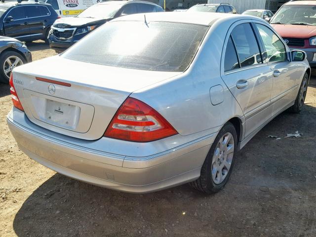 WDBRF61J85F580732 - 2005 MERCEDES-BENZ C 240 SILVER photo 4