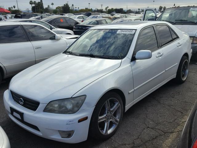 JTHBD192540082318 - 2004 LEXUS IS 300 WHITE photo 2