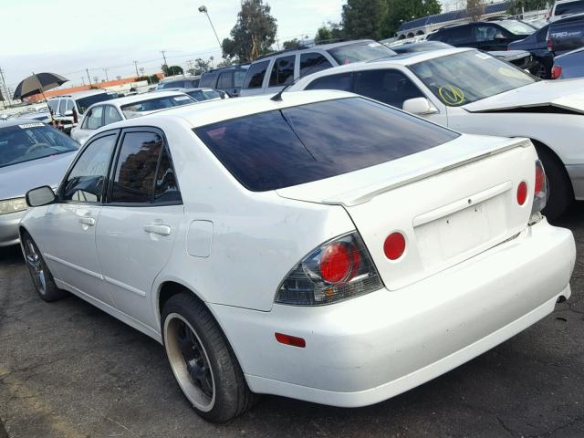 JTHBD192540082318 - 2004 LEXUS IS 300 WHITE photo 3