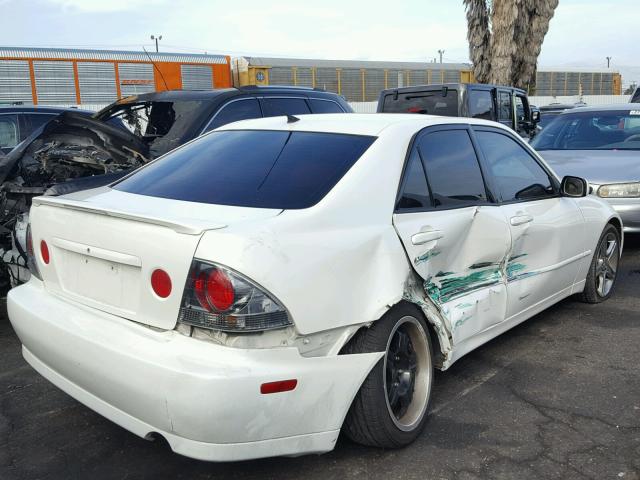 JTHBD192540082318 - 2004 LEXUS IS 300 WHITE photo 4