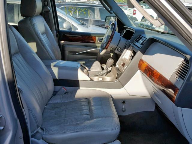 5LMFU27R44LJ04485 - 2004 LINCOLN NAVIGATOR Gümüş foto 5