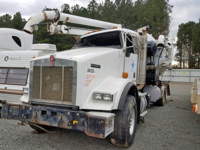 1NKDL00X3BJ279364 - 2011 KENWORTH CONSTRUCTI WHITE photo 2