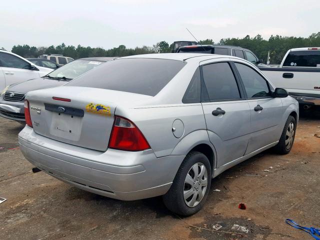 1FAFP34N07W101372 - 2007 FORD FOCUS ZX4 SILVER photo 4