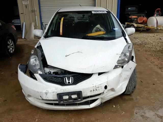 JHMGE8H35DC078063 - 2013 HONDA FIT WHITE photo 9