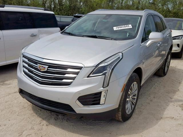 1GYKNBRS3HZ100914 - 2017 CADILLAC XT5 LUXURY SILVER photo 2