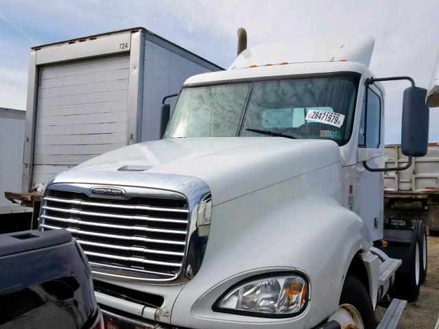 1FUJA6CG47EX57403 - 2007 FREIGHTLINER CONVENTION WHITE photo 2