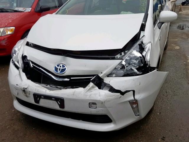 JTDZN3EU2E3339385 - 2014 TOYOTA PRIUS V WHITE photo 9