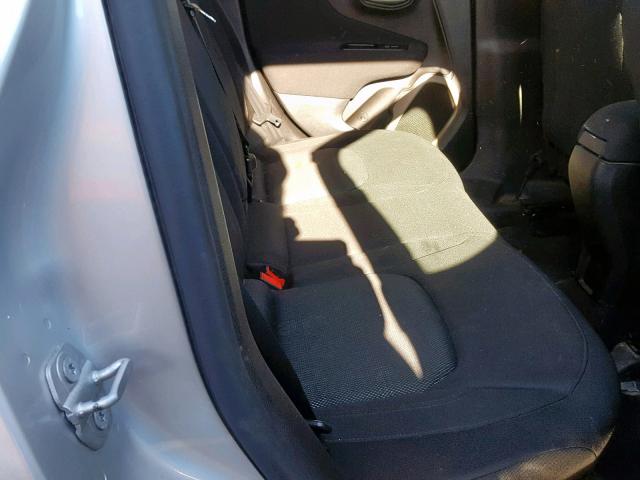 ZACCJBAT7FPC22214 - 2015 JEEP RENEGADE S SILVER photo 6