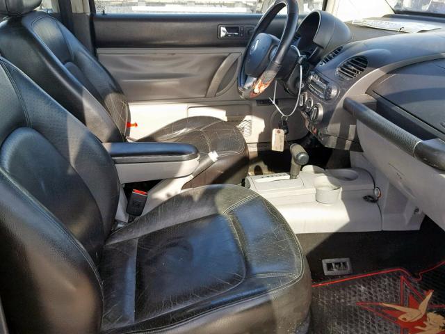 3VWCA21C2YM403062 - 2000 VOLKSWAGEN NEW BEETLE Schwarz Foto 5