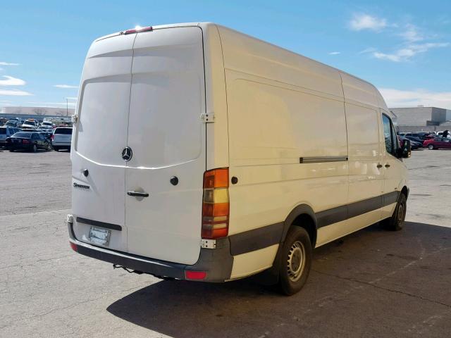 WD3PE8CC7A5443569 - 2010 MERCEDES-BENZ SPRINTER 2 WHITE photo 4