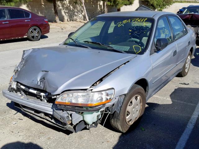 JHMCF86441C000747 - 2001 HONDA ACCORD DX SILVER photo 2