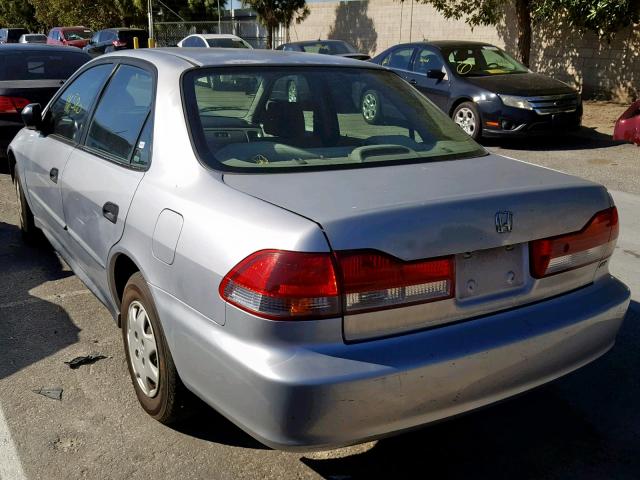 JHMCF86441C000747 - 2001 HONDA ACCORD DX SILVER photo 3