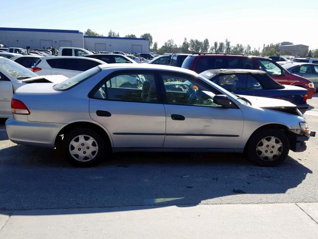 JHMCF86441C000747 - 2001 HONDA ACCORD DX SILVER photo 9