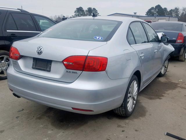 3VWLX7AJ1BM359606 - 2011 VOLKSWAGEN JETTA SEL SILVER photo 4