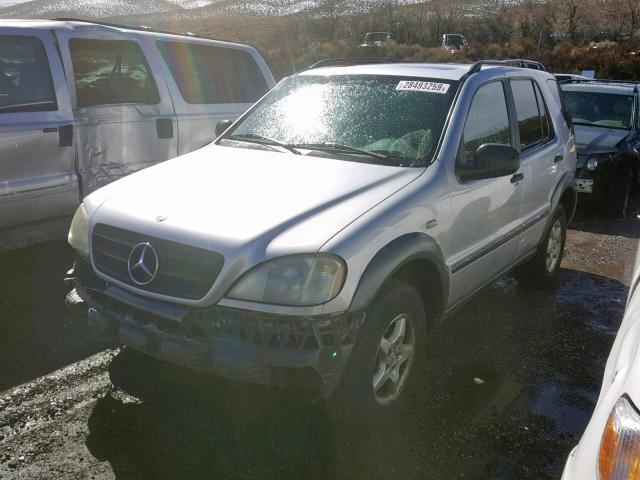 4JGAB54E6WA002447 - 1998 MERCEDES-BENZ ML 320 SILVER photo 2