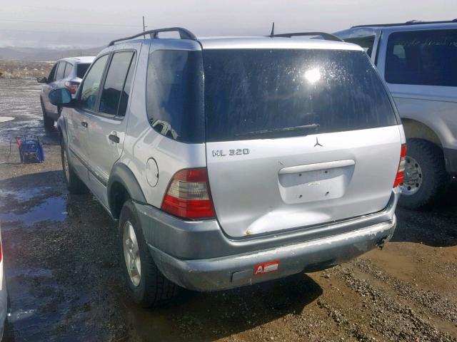 4JGAB54E6WA002447 - 1998 MERCEDES-BENZ ML 320 SILVER photo 3