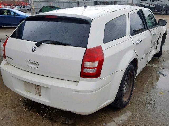 2D4FV47T28H177775 - 2008 DODGE MAGNUM WHITE photo 4