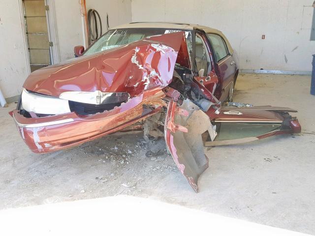 1LNFM83W2WY681331 - 1998 LINCOLN TOWN CAR C MAROON photo 2