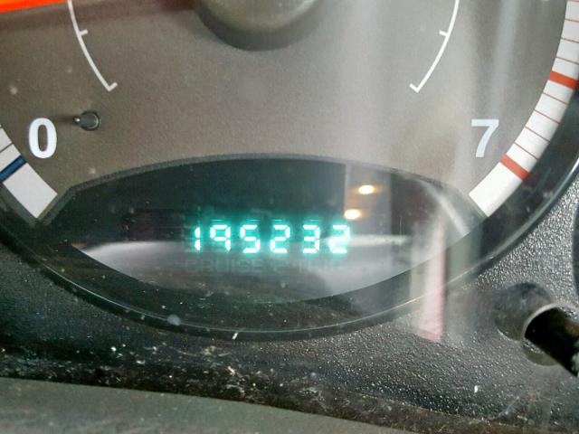 1J4GL38K65W723895 - 2005 JEEP LIBERTY RE BLACK photo 8