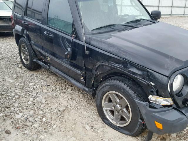 1J4GL38K65W723895 - 2005 JEEP LIBERTY RE BLACK photo 9