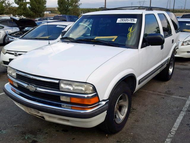 1GNCS13W0X2223657 - 1999 CHEVROLET BLAZER WHITE photo 2