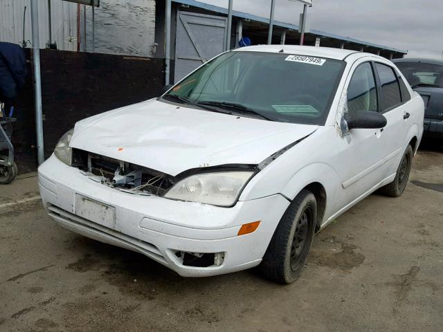 1FAFP34N17W297838 - 2007 FORD FOCUS ZX4 WHITE photo 2